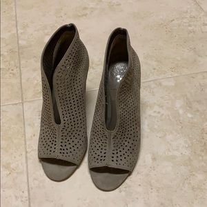 [Vince Camuto] Booties
